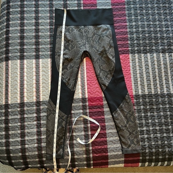 Joylab Women's High-Waisted Seamless Snakeskin Jacquard Large Leggings - Picture 2 of 6